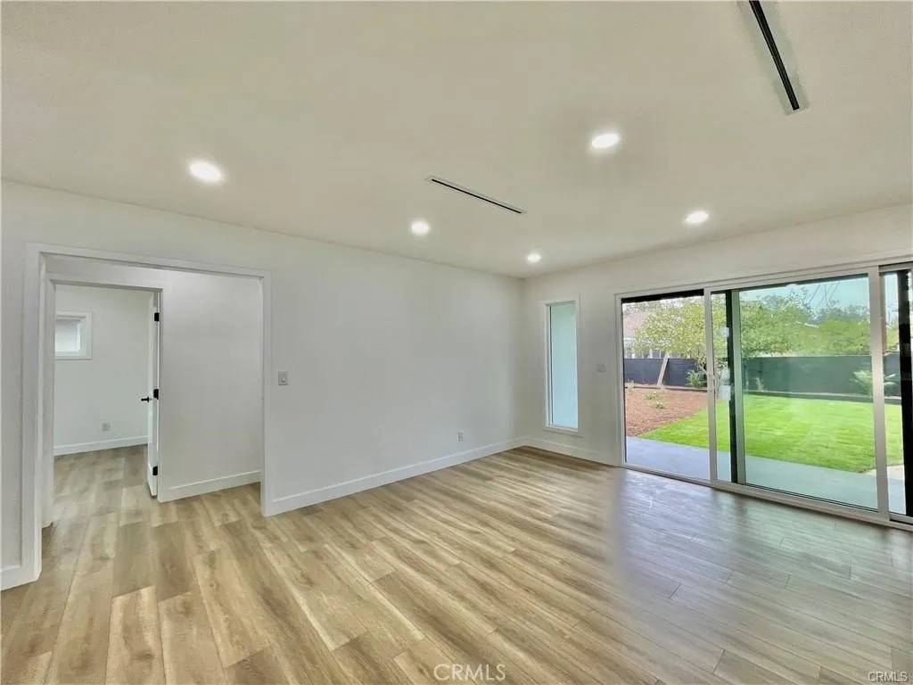 Mission Hills (san Fernando), CA 91345,14280 San Jose Street