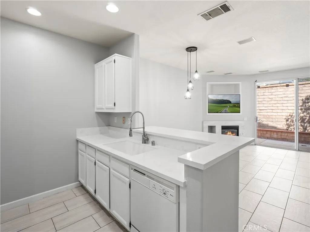Valencia, CA 91354,27024 Wolf Creek Trail #22