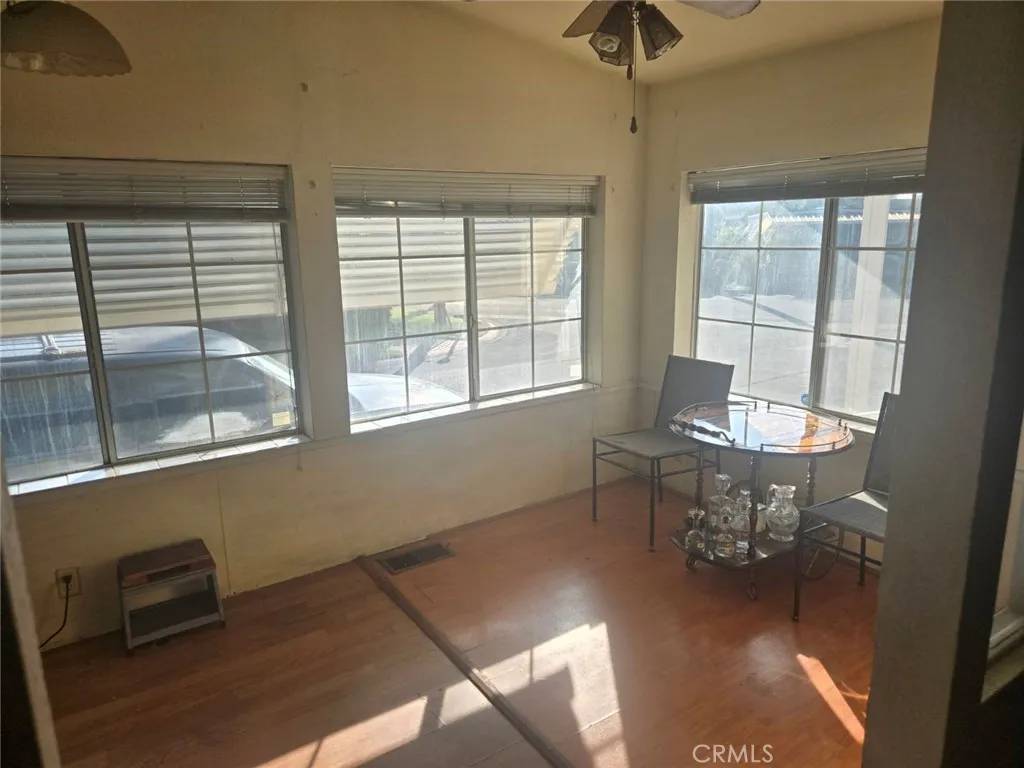 South Gate, CA 90280,10001 W Frontage #64