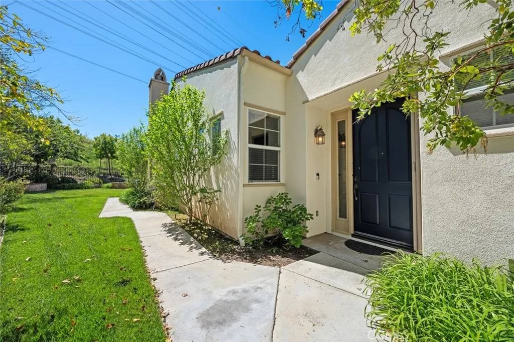 Valencia, CA 91354,23705 Western Cedar Court