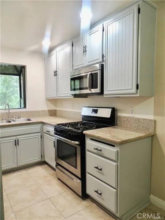 Canyon Country, CA 91387,18145 American Beauty Drive #108