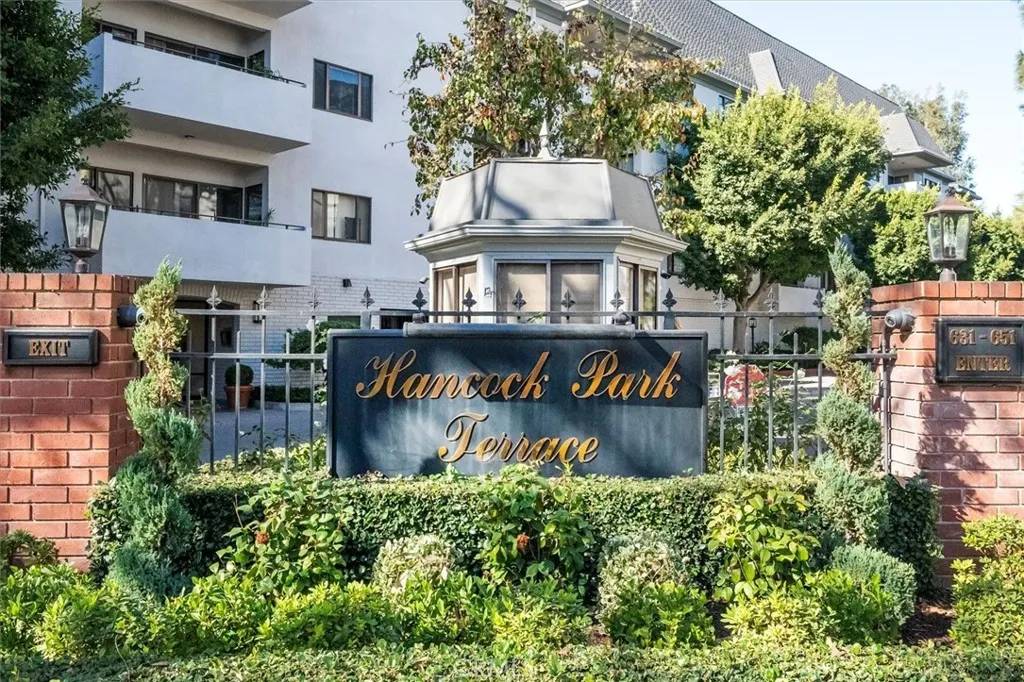 Los Angeles, CA 90004,647 Wilcox Avenue #2G