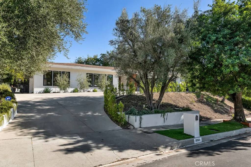 Encino, CA 91316,18164 Chardon Circle