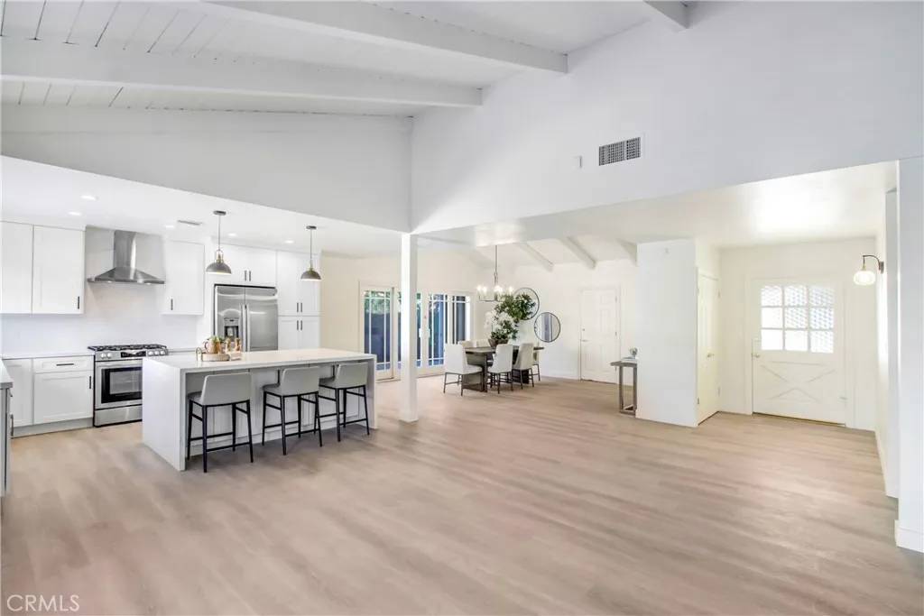 Woodland Hills, CA 91364,23101 Gainford Street