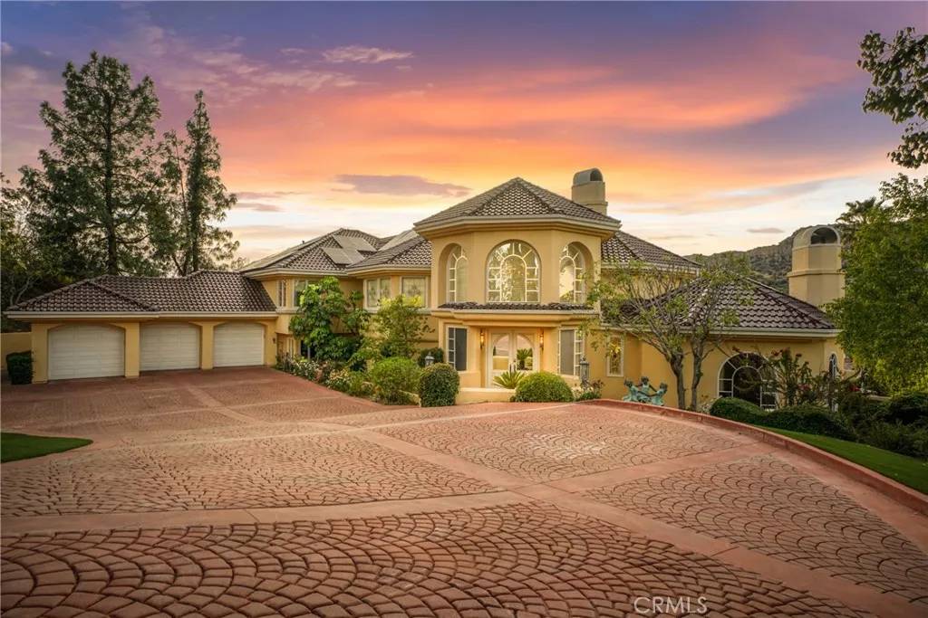 Chatsworth, CA 91311,22537 N Summit Ridge Circle