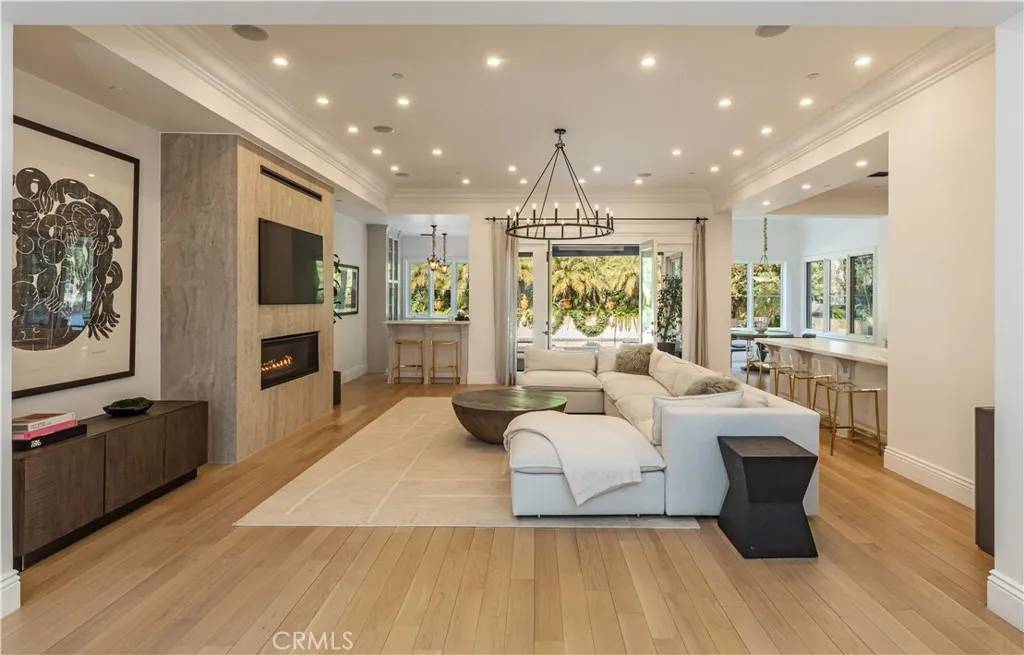 Beverly Hills, CA 90210,12094 Summit Circle
