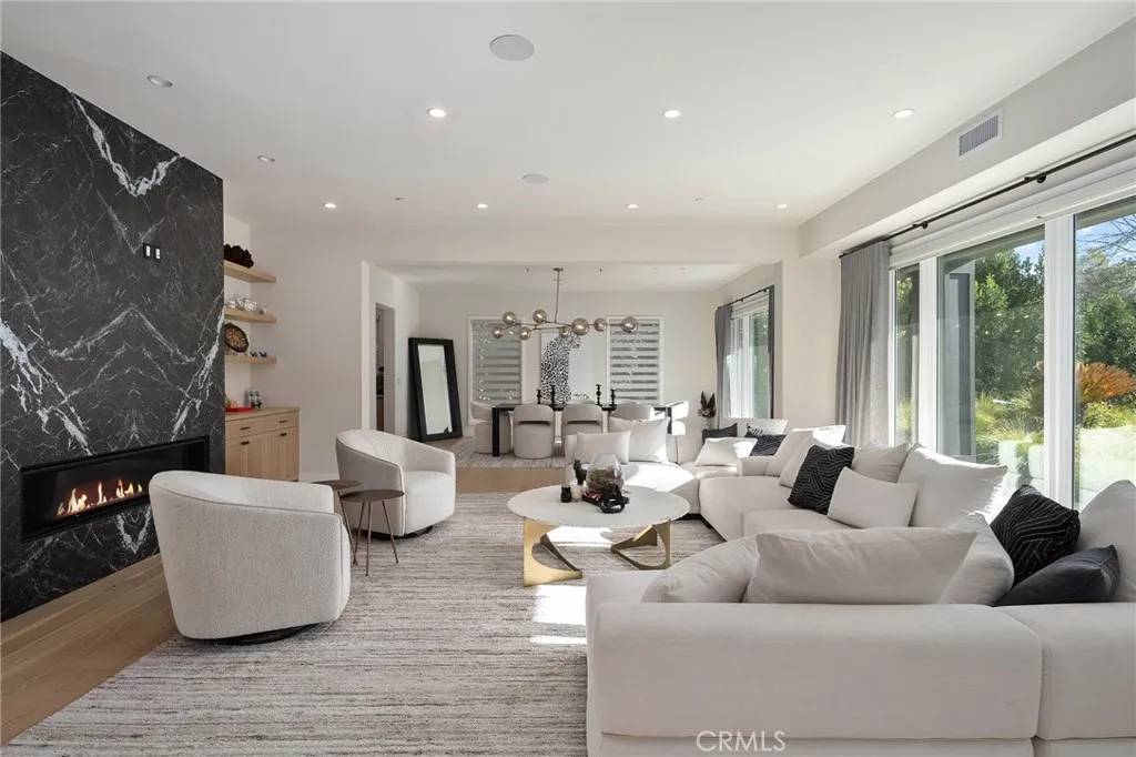 Encino, CA 91436,15547 Valley Vista Boulevard