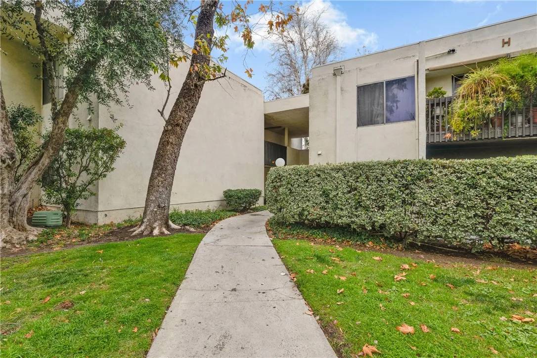 Valencia, CA 91355,23515 Lyons Avenue #188