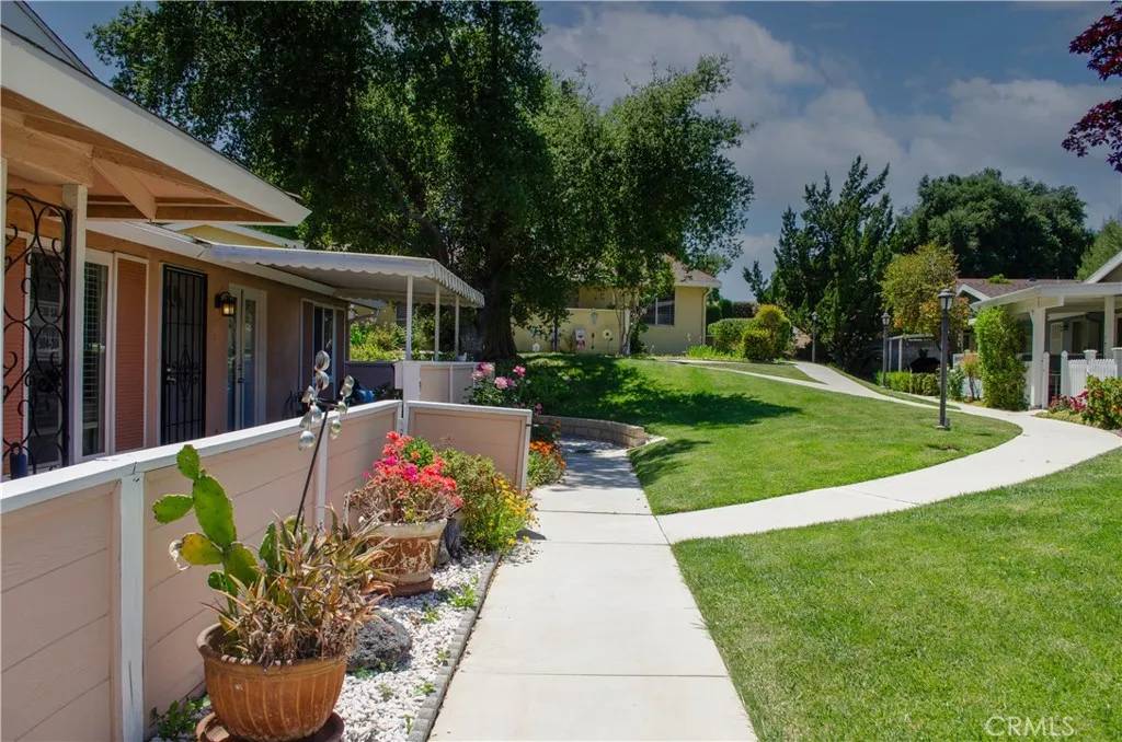 Newhall, CA 91321,19152 Avenue Of The Oaks #A