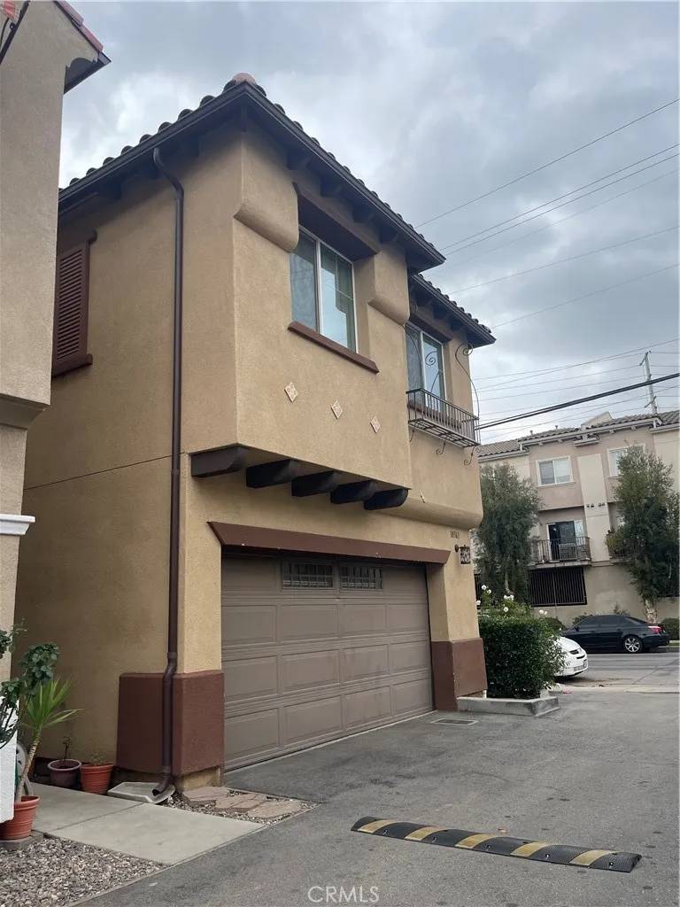 Pacoima, CA 91331,10361 Diamond Way