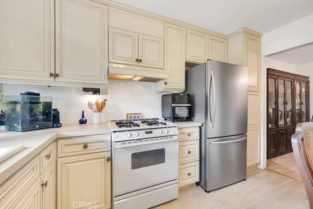 Westlake Village, CA 91361,31570 Agoura Road #5
