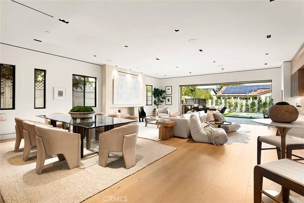 Valley Village, CA 91607,5206 Beeman Avenue