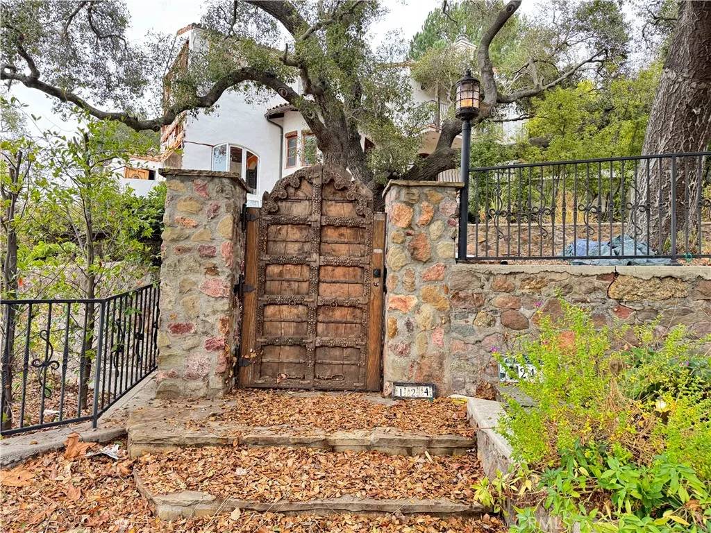 Lake Sherwood, CA 91361,124 Lower Lake Road