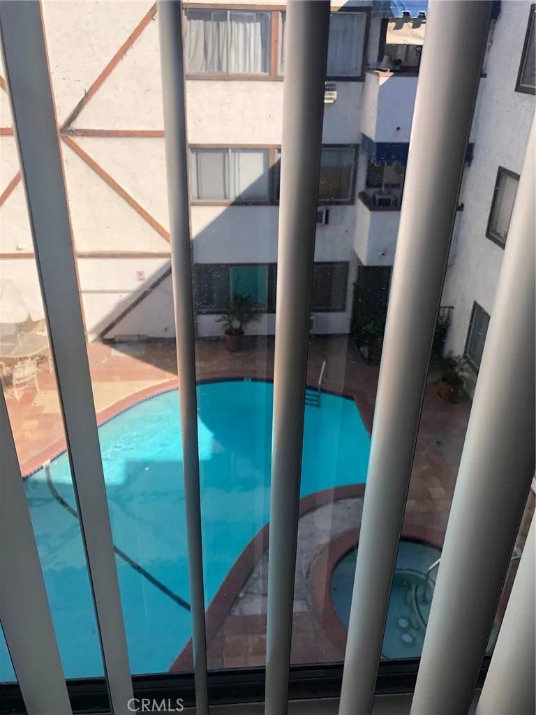 Tarzana, CA 91356,18530 Hatteras Street #332