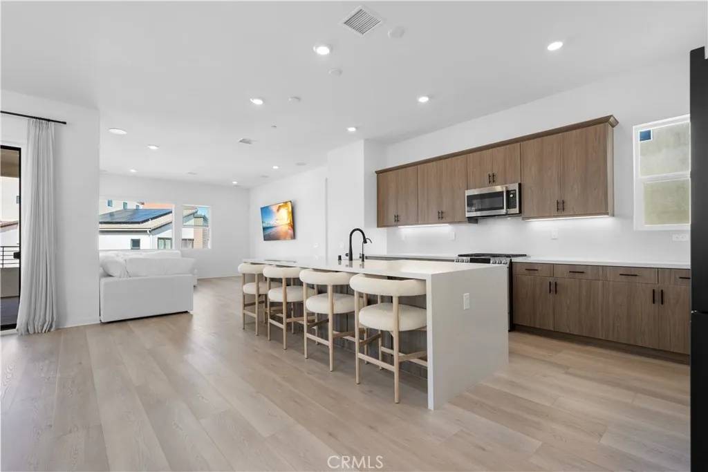 Valencia, CA 91381,27513 Illumination Court