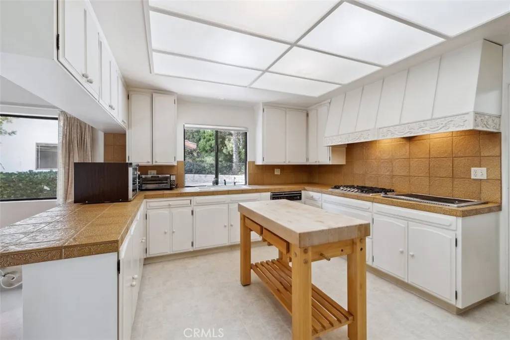 Santa Barbara, CA 93110,3966 Laguna Blanca Drive