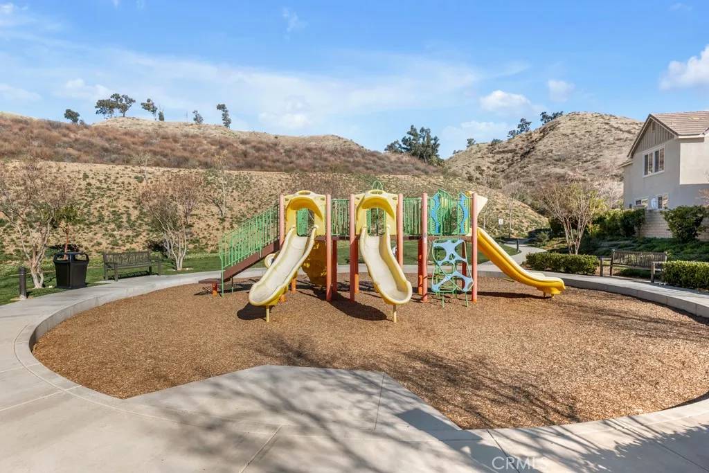 Saugus, CA 91350,22104 Barrington Way