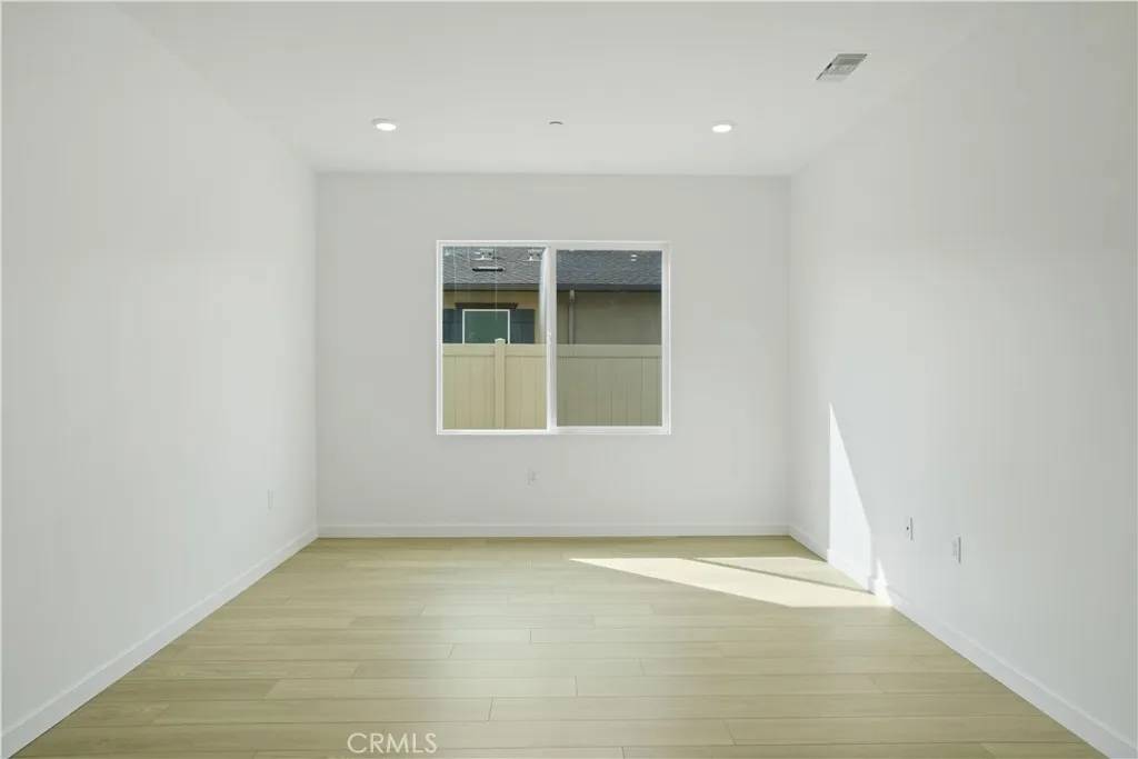 Lancaster, CA 93536,5570 W Avenue K-13