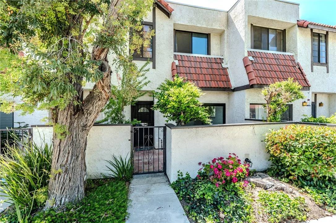 Canyon Country, CA 91387,27666 Nugget Drive #3