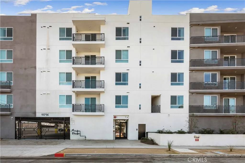 North Hollywood, CA 91606,11714 Archwood Street #401