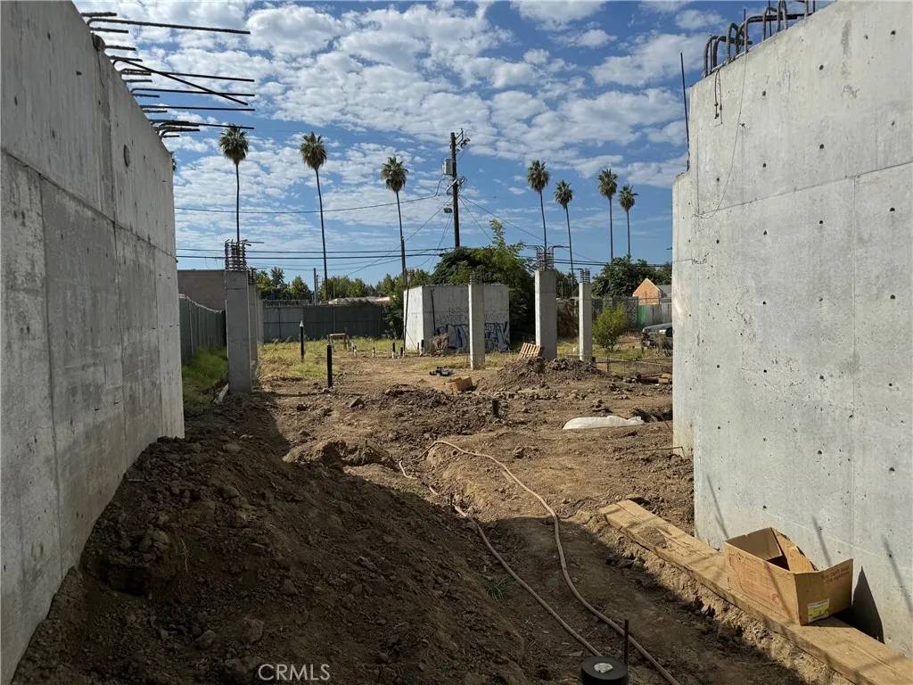 Van Nuys, CA 91411,14822 Delano