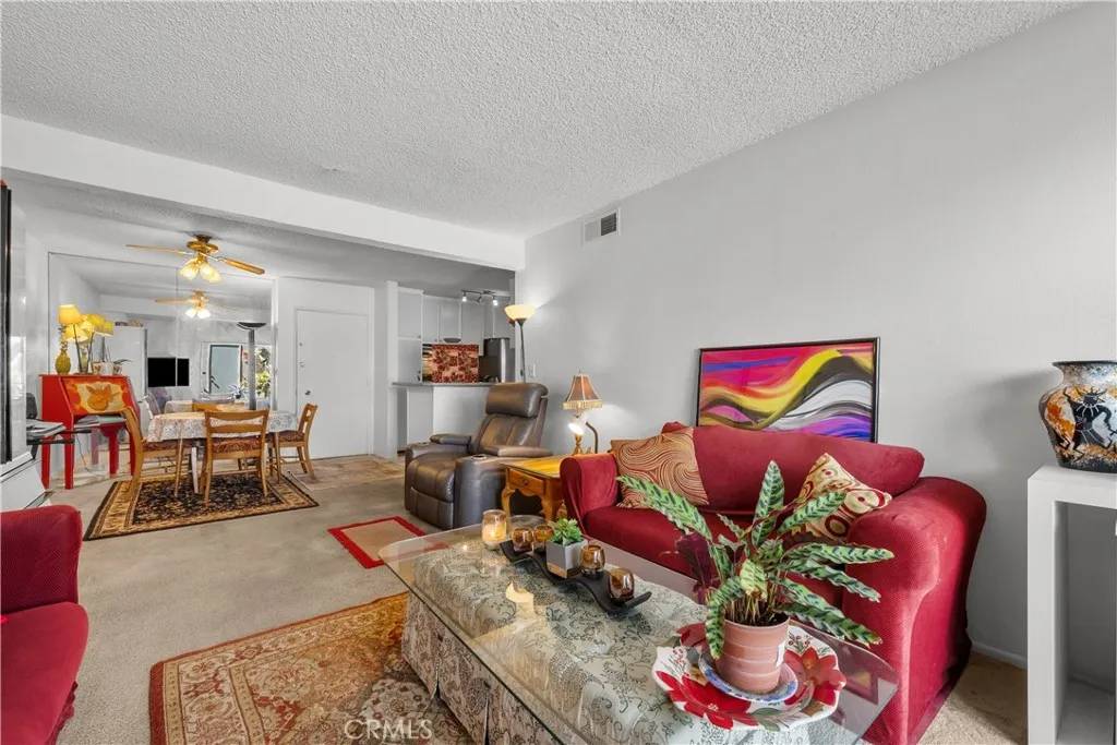 Tarzana, CA 91356,18620 Hatteras Street #143