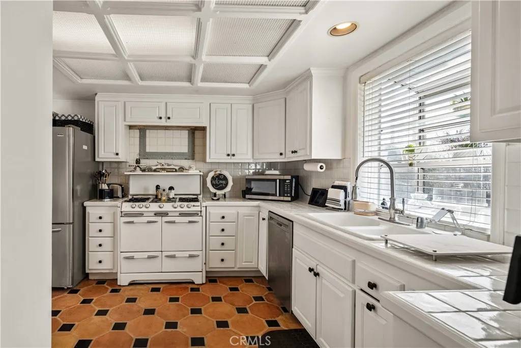 Sylmar, CA 91342,13382 Astoria Street