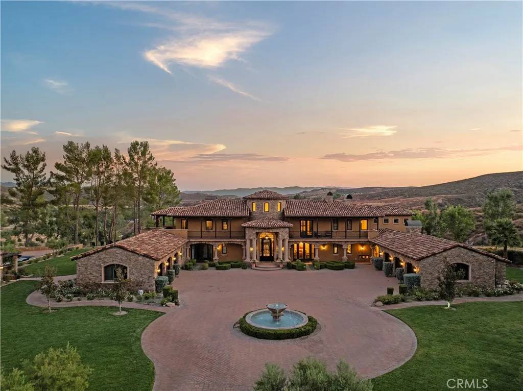 Saugus, CA 91390,30419 Heard Drive
