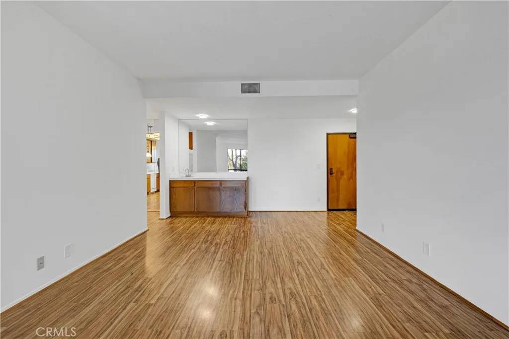 Sherman Oaks, CA 91423,13331 Moorpark Street #226