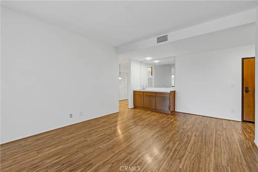 Sherman Oaks, CA 91423,13331 Moorpark Street #226