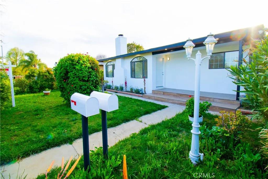 Reseda, CA 91335,6927 Lindley Avenue