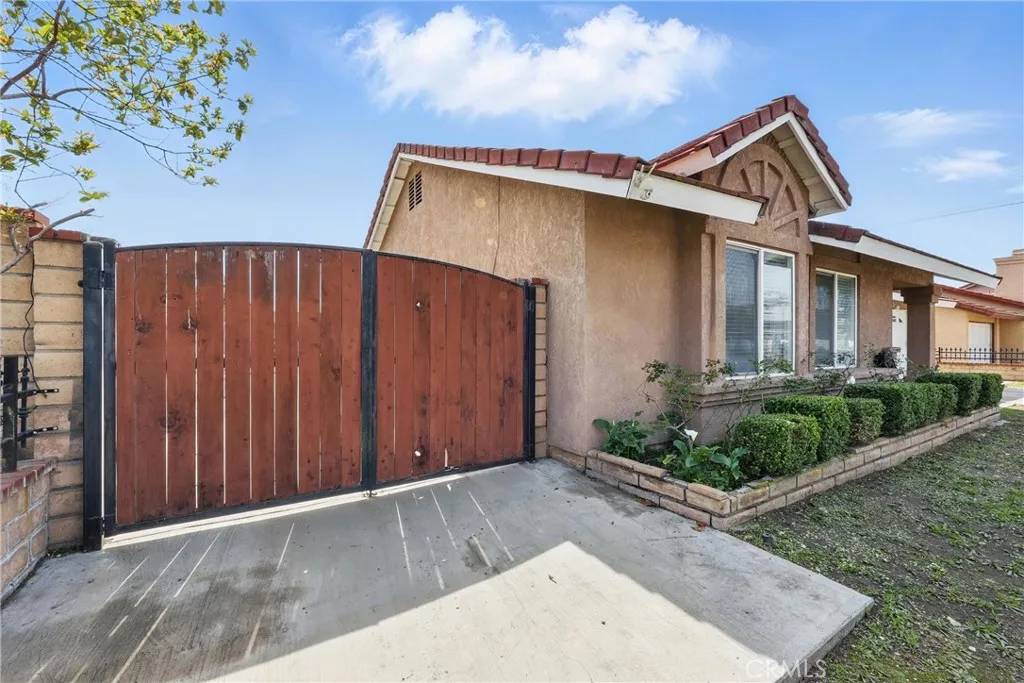 Fontana, CA 92335,14761 Hawthorne Avenue