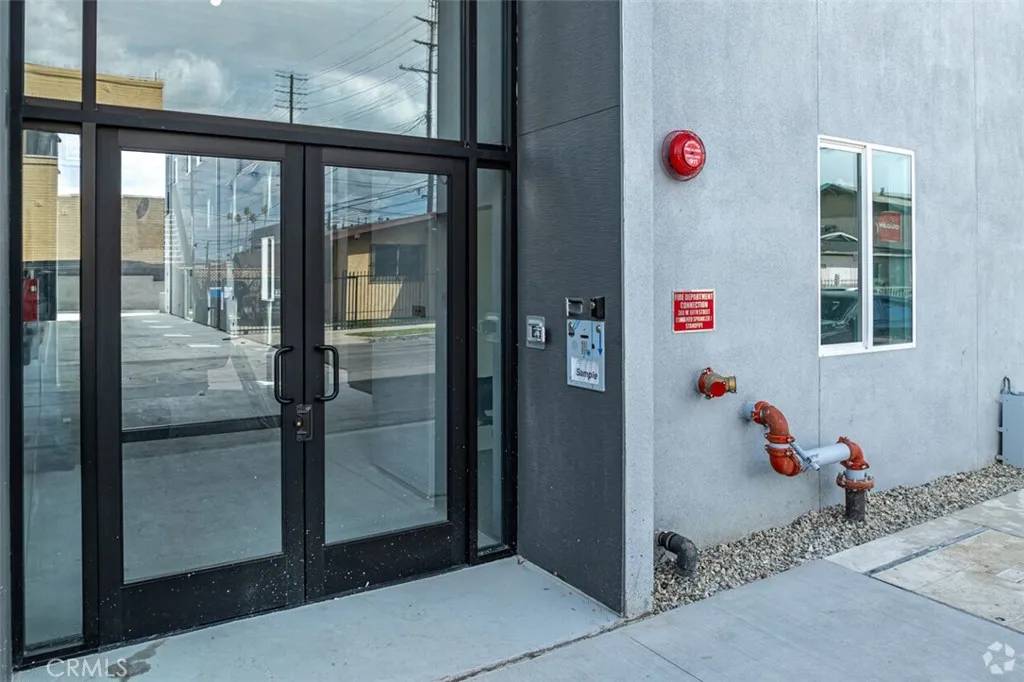 Los Angeles, CA 90003,300 W 60th Street