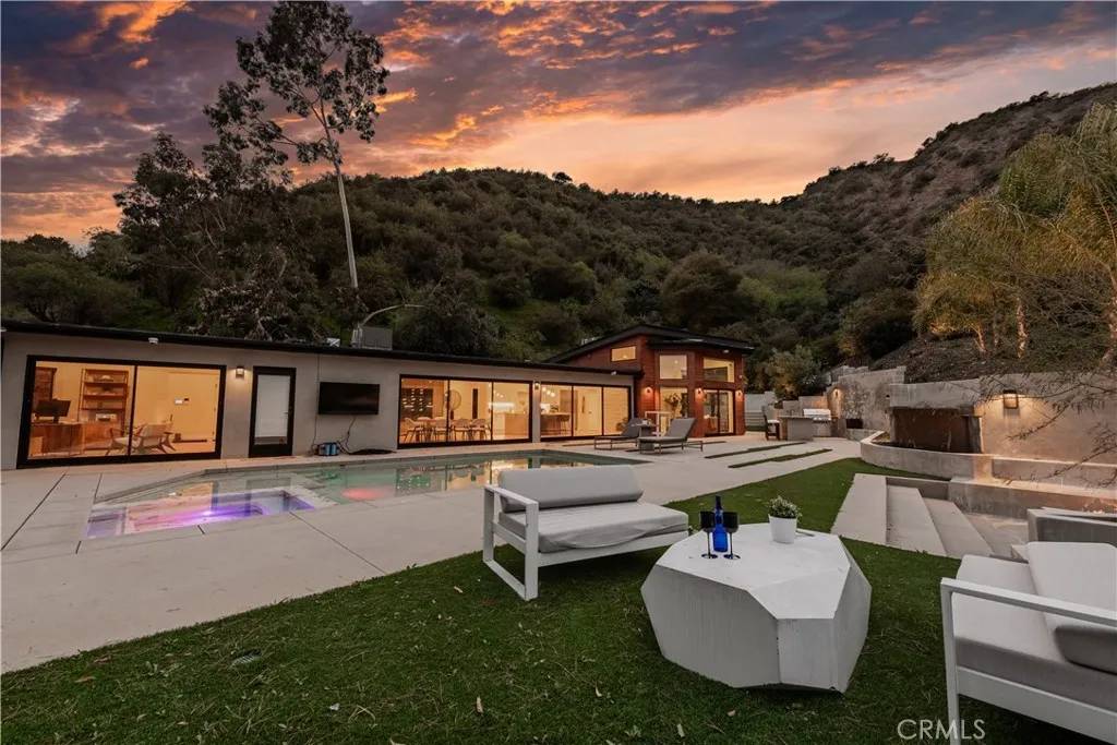Encino, CA 91436,17137 Escalon Drive