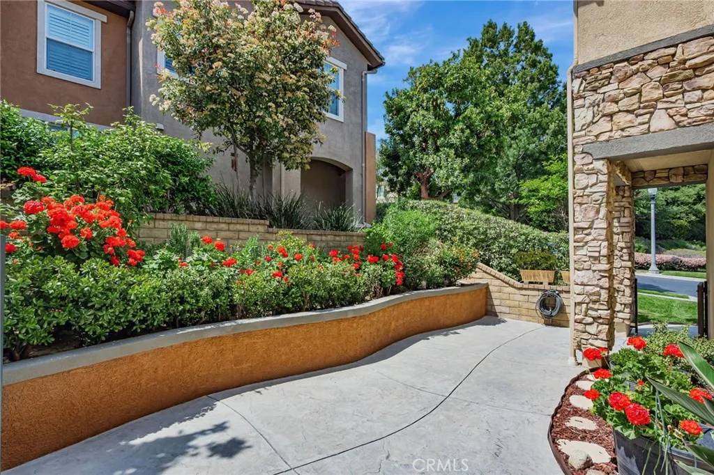 Valencia, CA 91381,25632 Via Ventana
