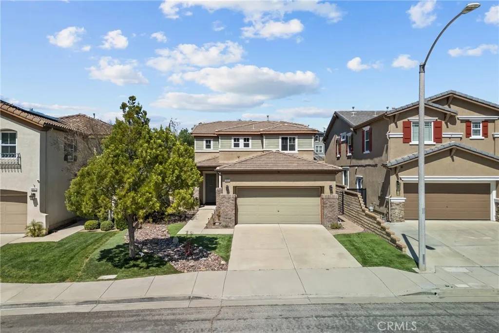 Saugus, CA 91350,19933 Holly Drive
