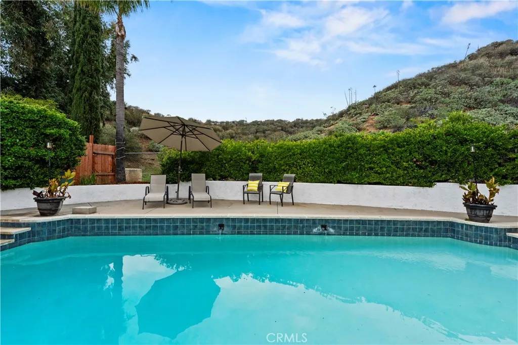 Valencia, CA 91354,23255 Redbud Ridge Circle