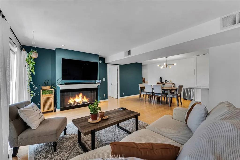 Sherman Oaks, CA 91403,14850 Hesby Street #205