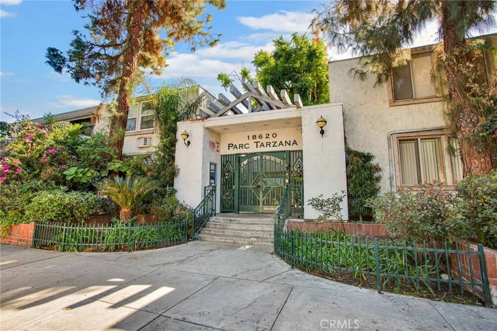 Tarzana, CA 91356,18620 Hatteras Street #114