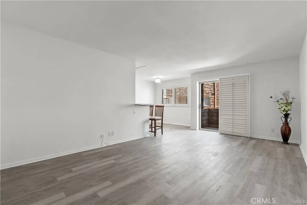 Encino, CA 91316,5349 NW Newcastle Avenue #18