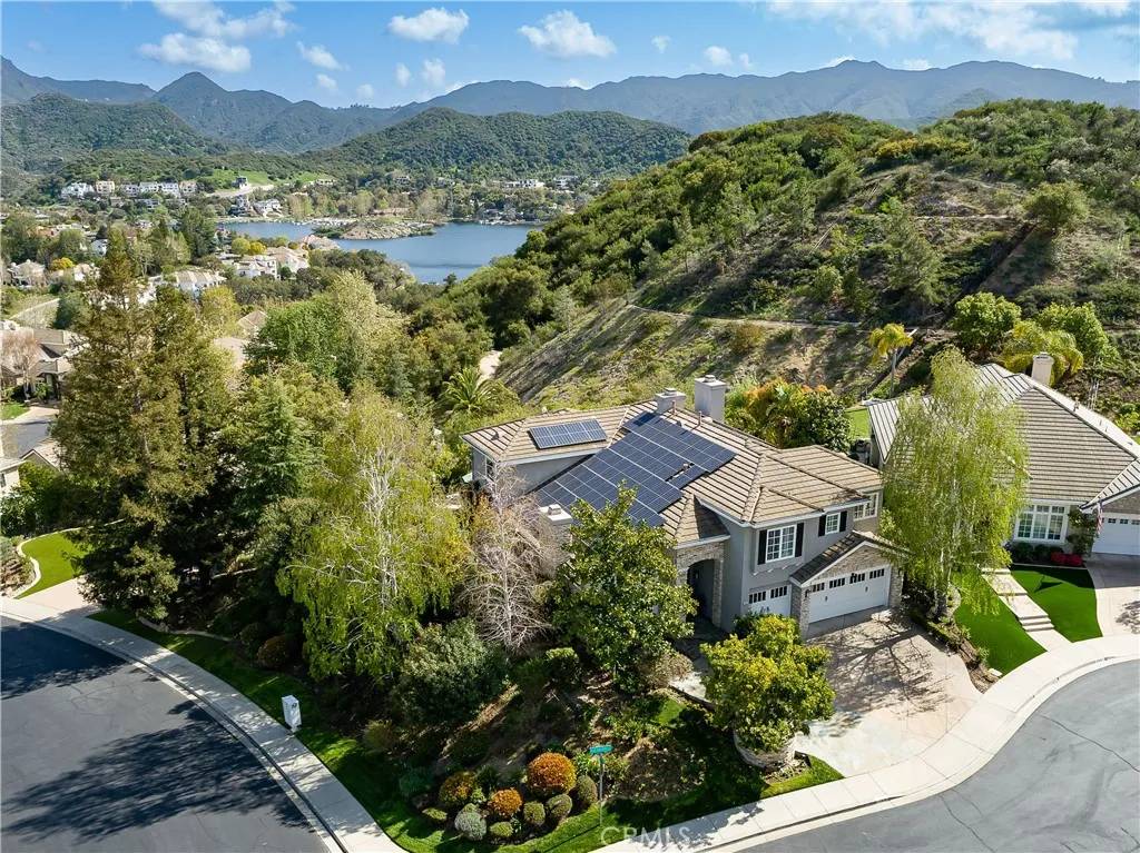 Lake Sherwood, CA 91361,184 Halsbury Court