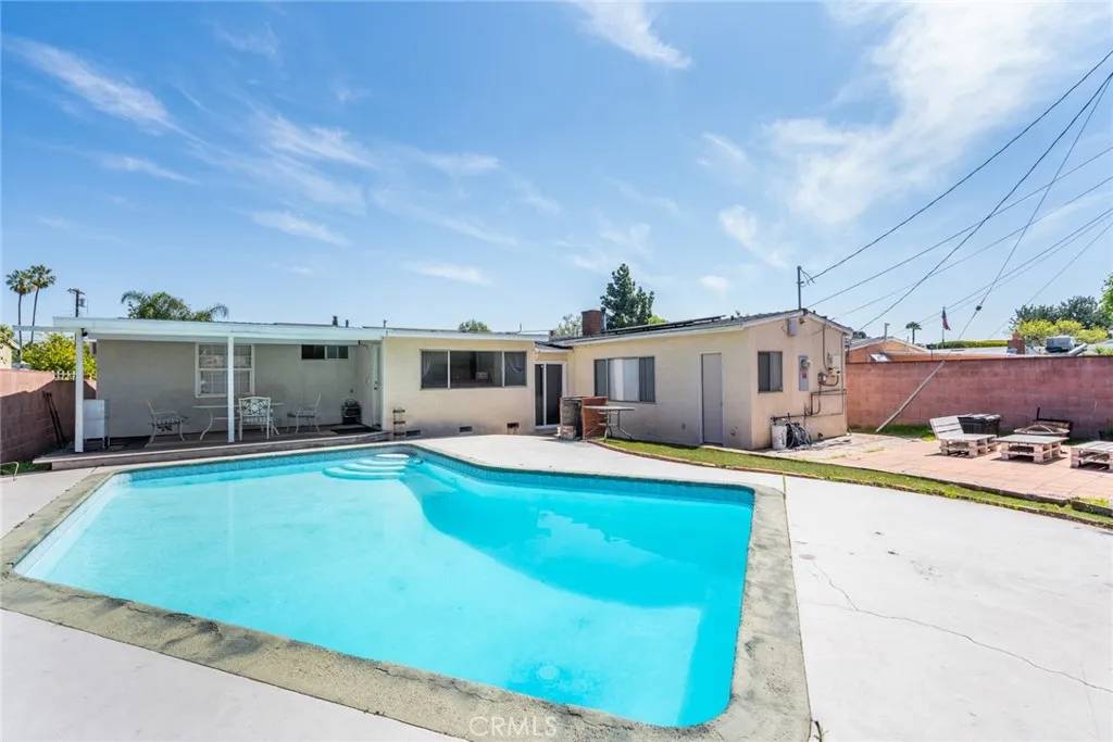 Panorama City, CA 91402,8515 Mammoth Avenue