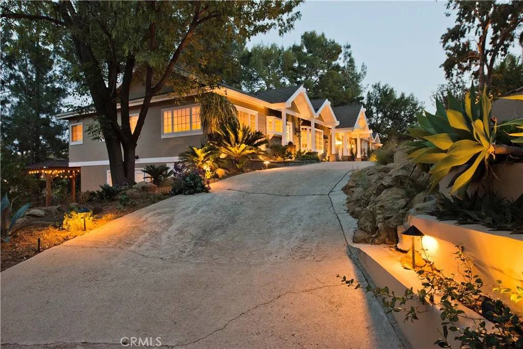 Chatsworth, CA 91311,22757 Plummer Street