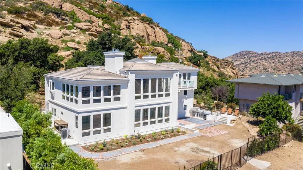 Simi Valley, CA 93063,1112 Mesa Drive