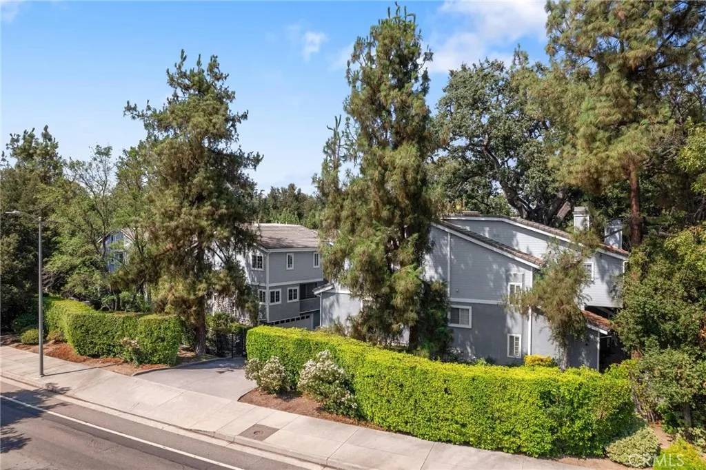 Woodland Hills, CA 91364,23163 Mulholland Drive #6
