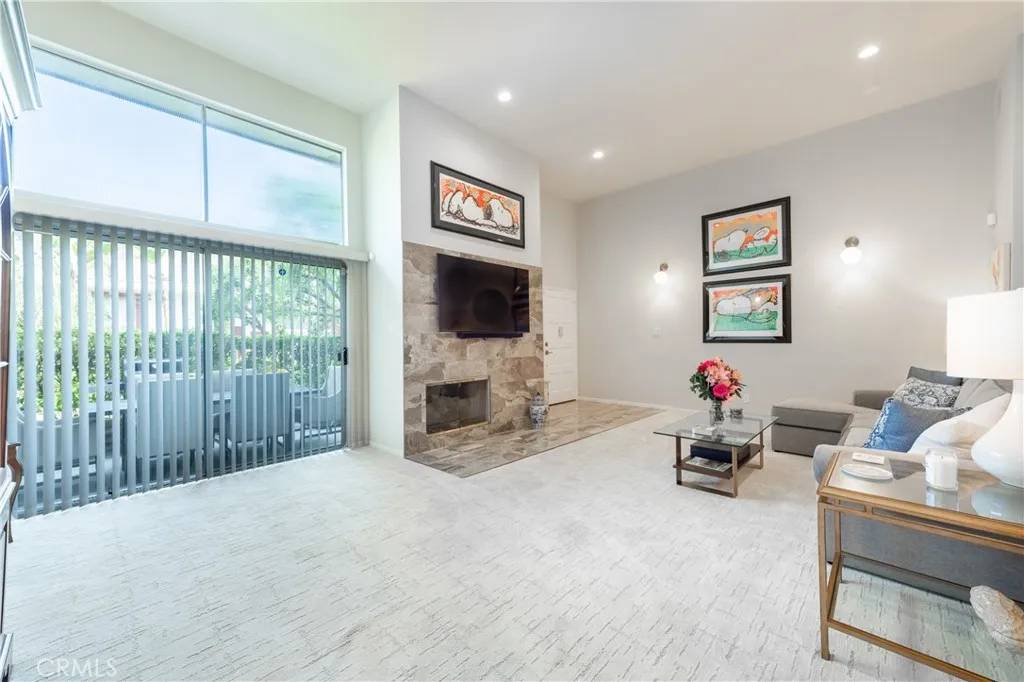Encino, CA 91316,5229 Balboa Boulevard #19