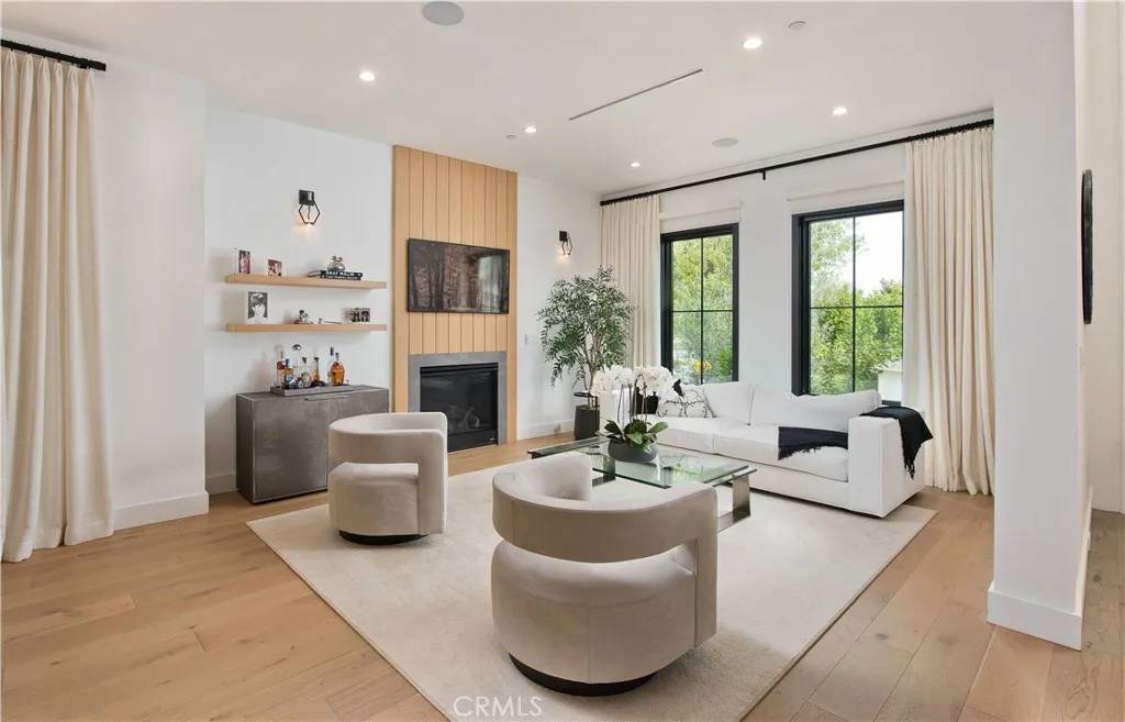 Sherman Oaks, CA 91423,4143 Davana Road