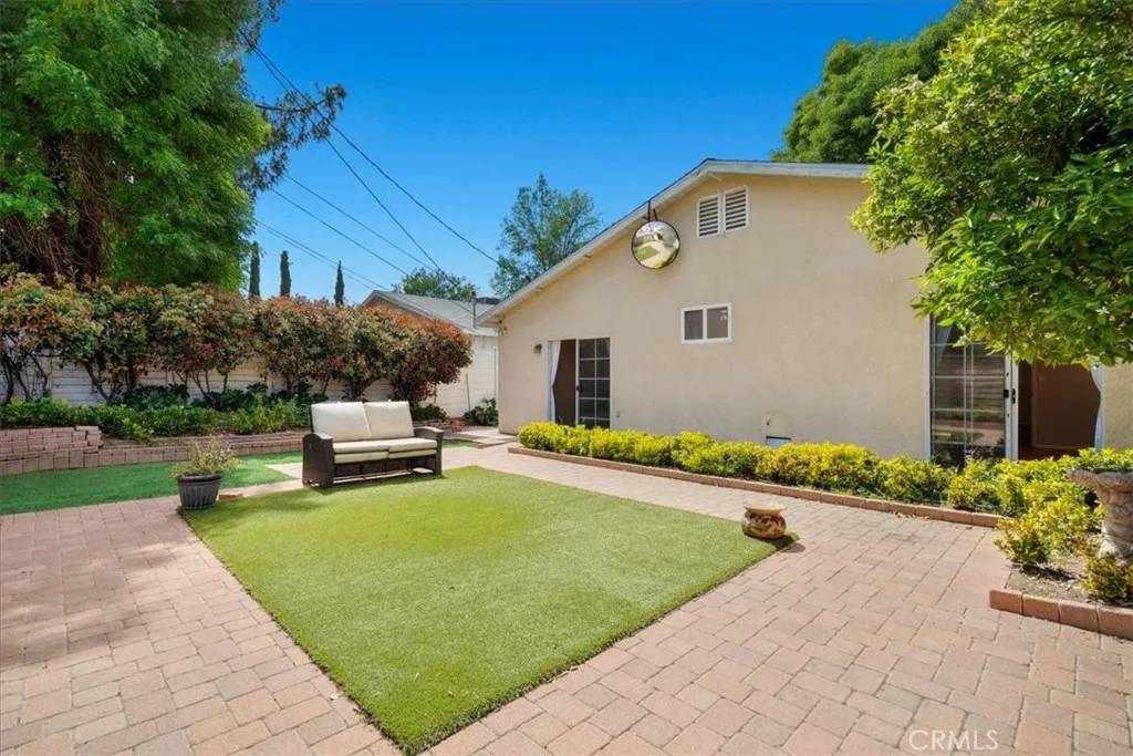 Tarzana, CA 91356,5204 Etiwanda Avenue