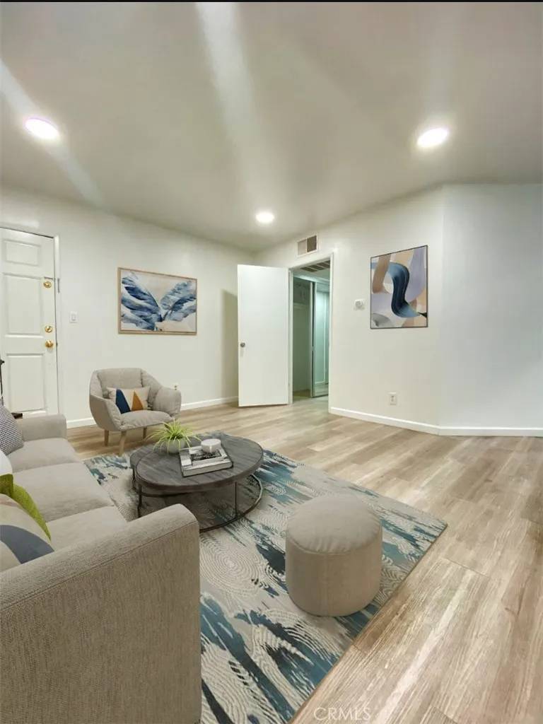 Tarzana, CA 91356,18645 Hatteras Street #278