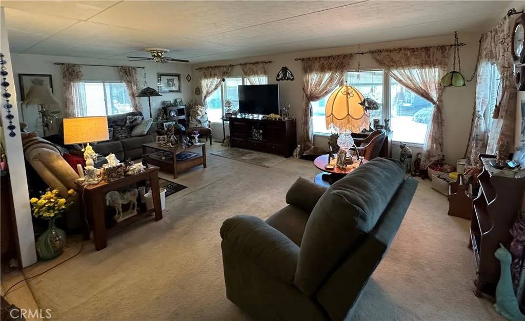 Canoga Park, CA 91304,8901 Eton #5